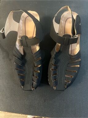 Source Unknown Black Closed-Toe Slingback Sandals